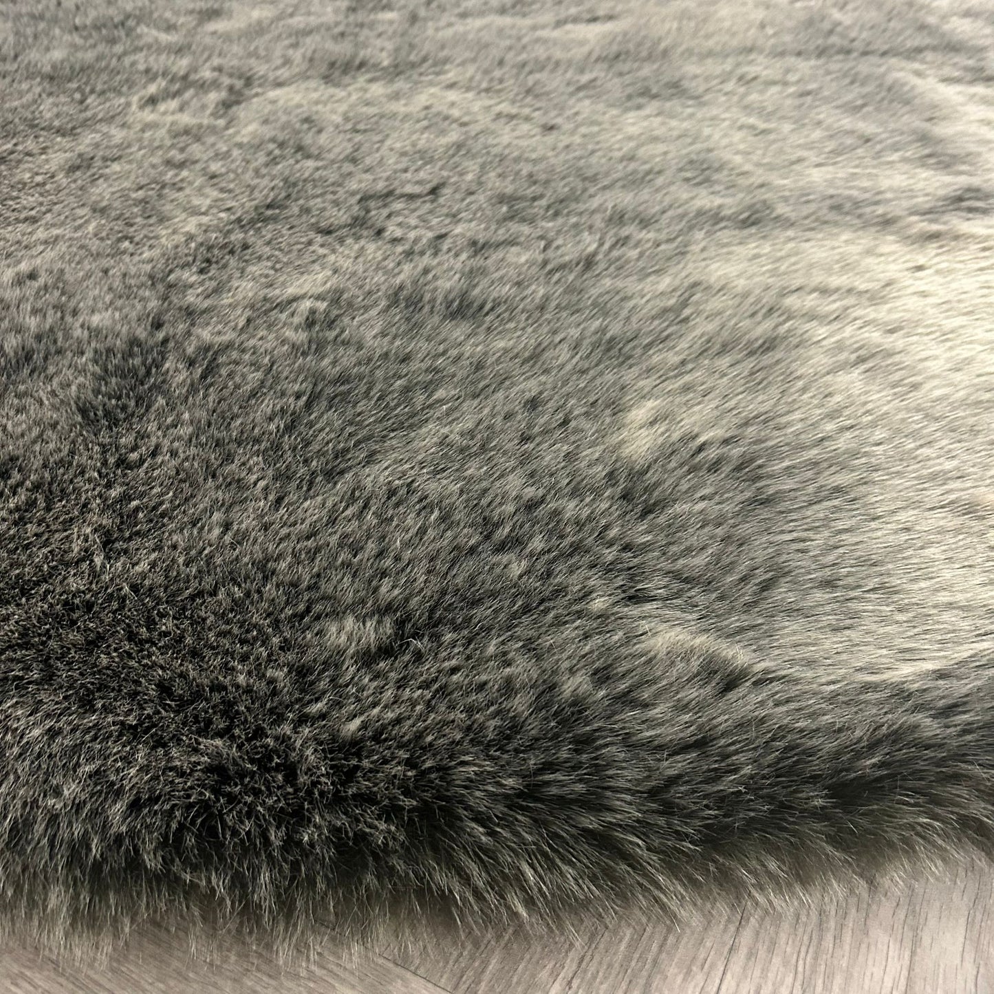 Brinker Fluffy Anthracite - 180x180cm