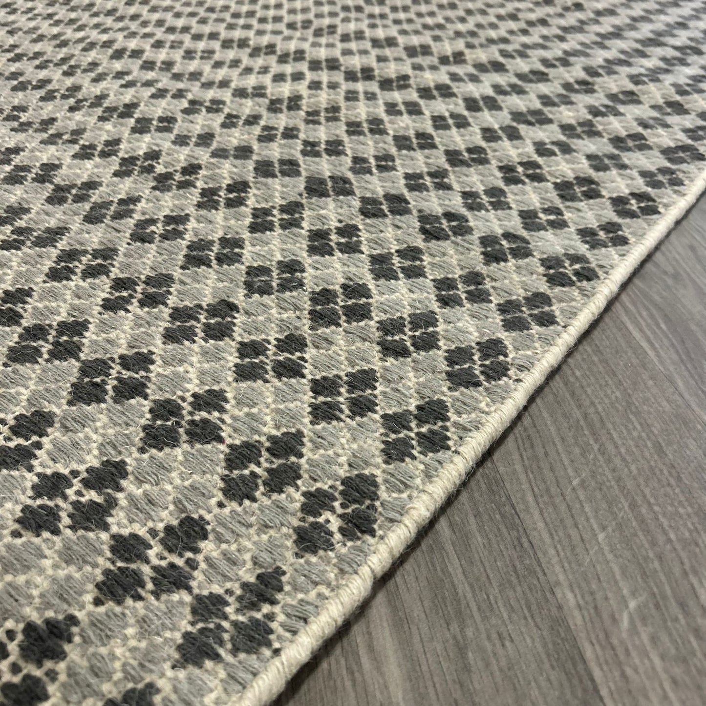 Leolux Pode Mackay Liath Vloerkleed - 200x300cm