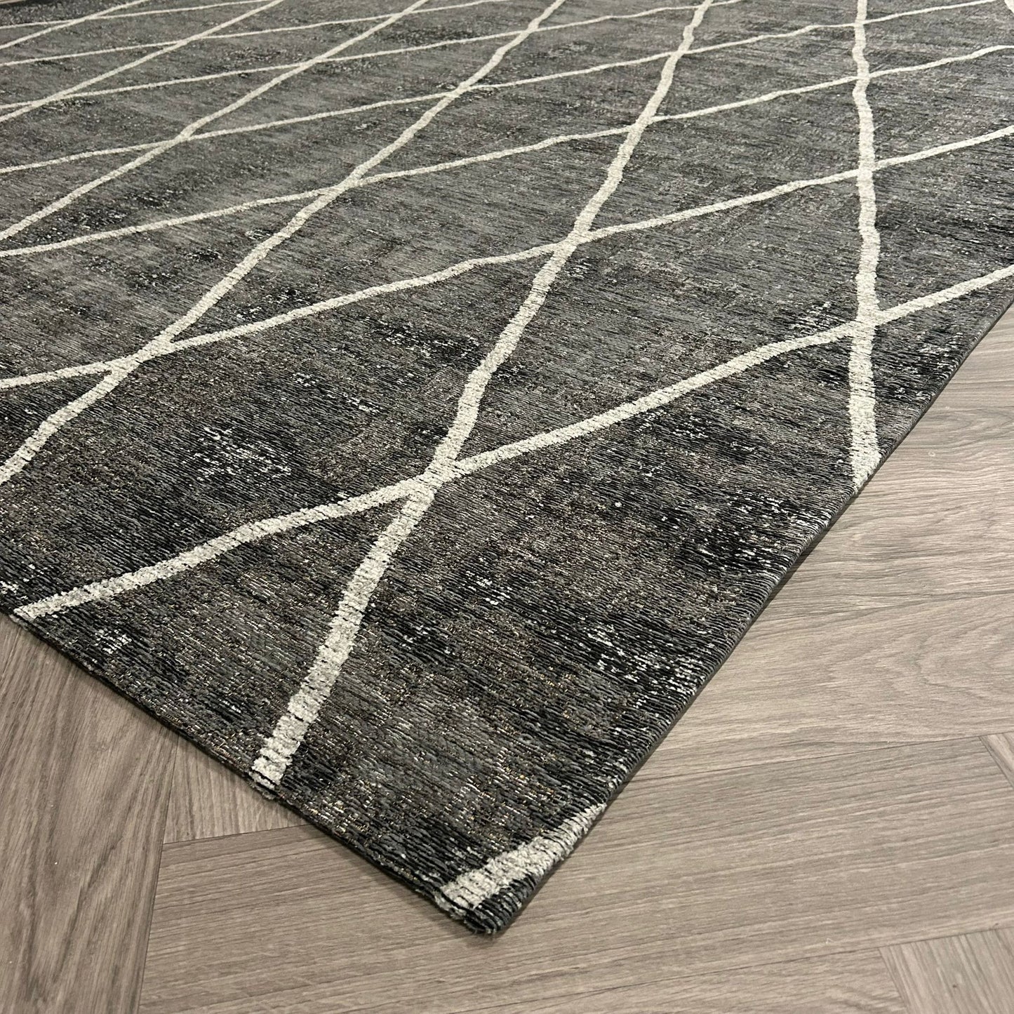 Brinker Cross Anthracite Vloerkleed - 240x340cm - QF Living