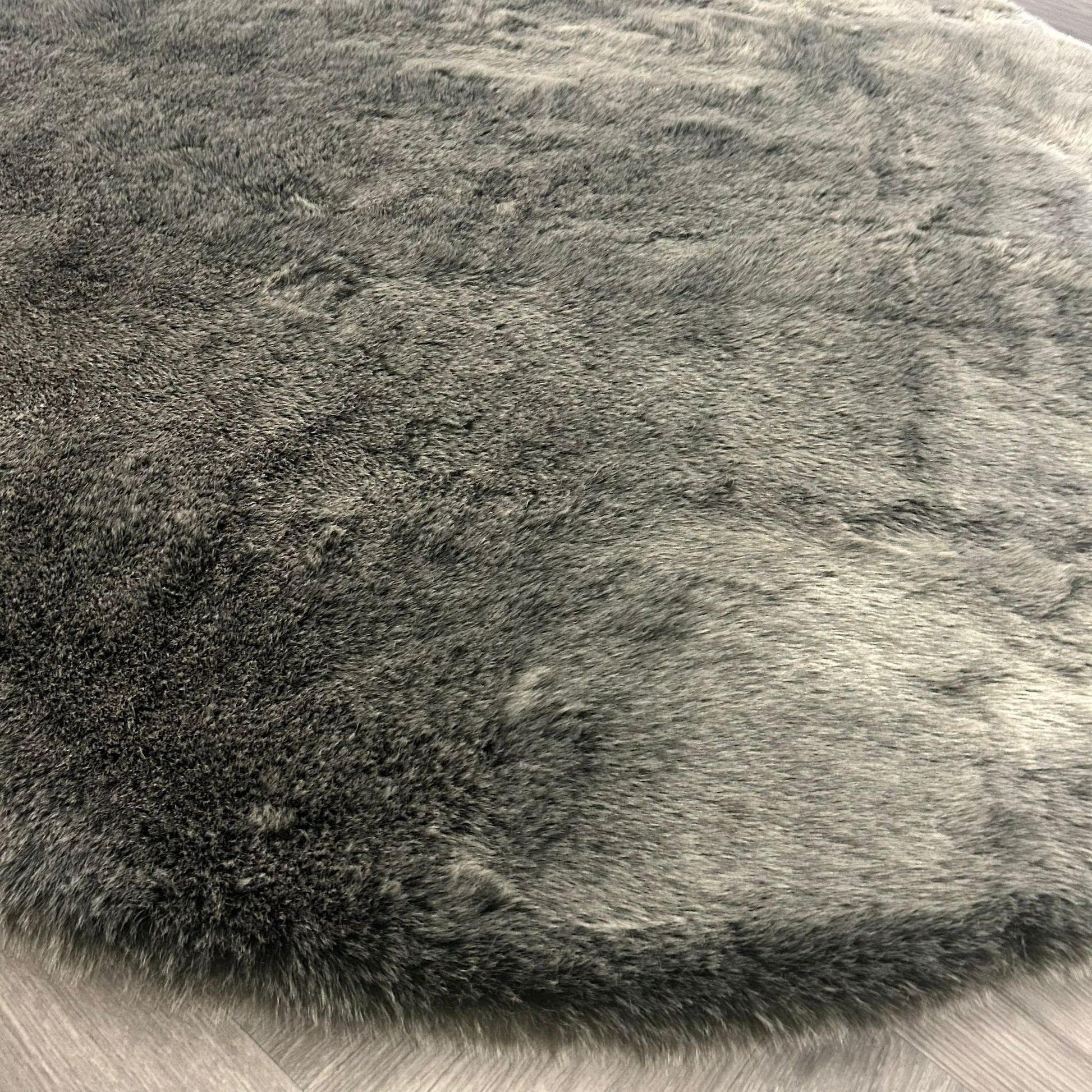 Brinker Fluffy Anthracite - 180x180cm - QF Living