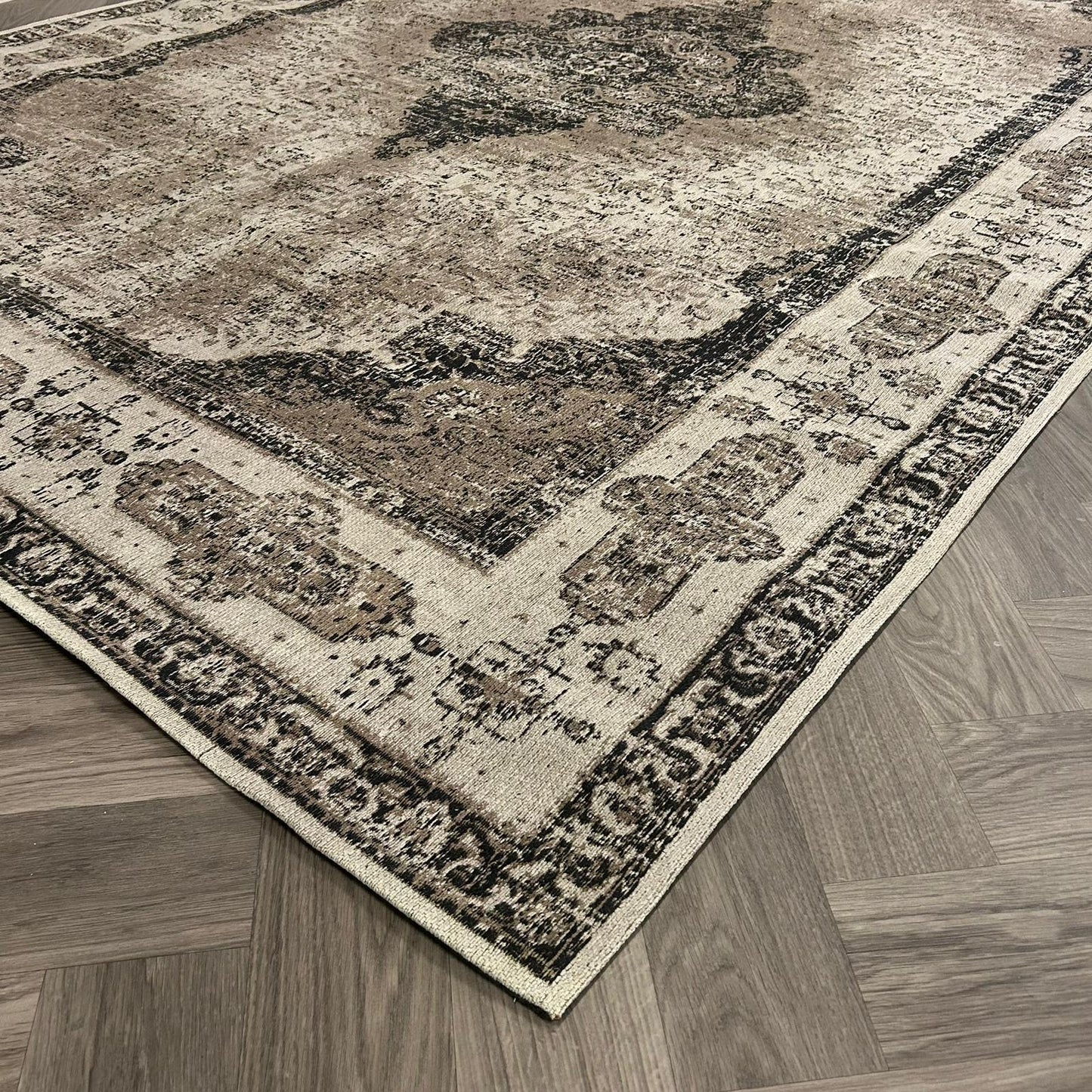 Brinker Juno Zwart - 200x290cm - QF Living