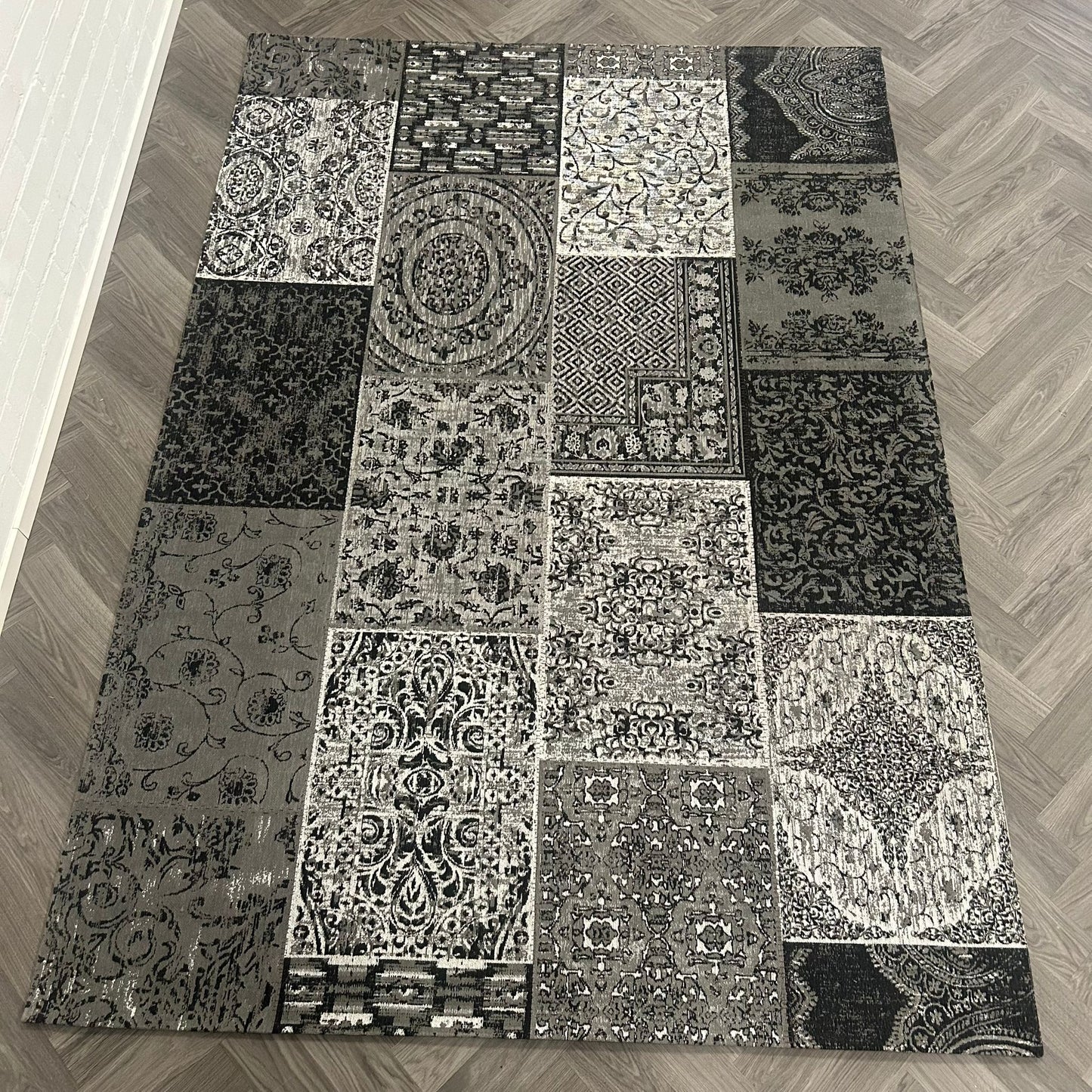 Brinker Output Ash White - 200x290cm - QF Living
