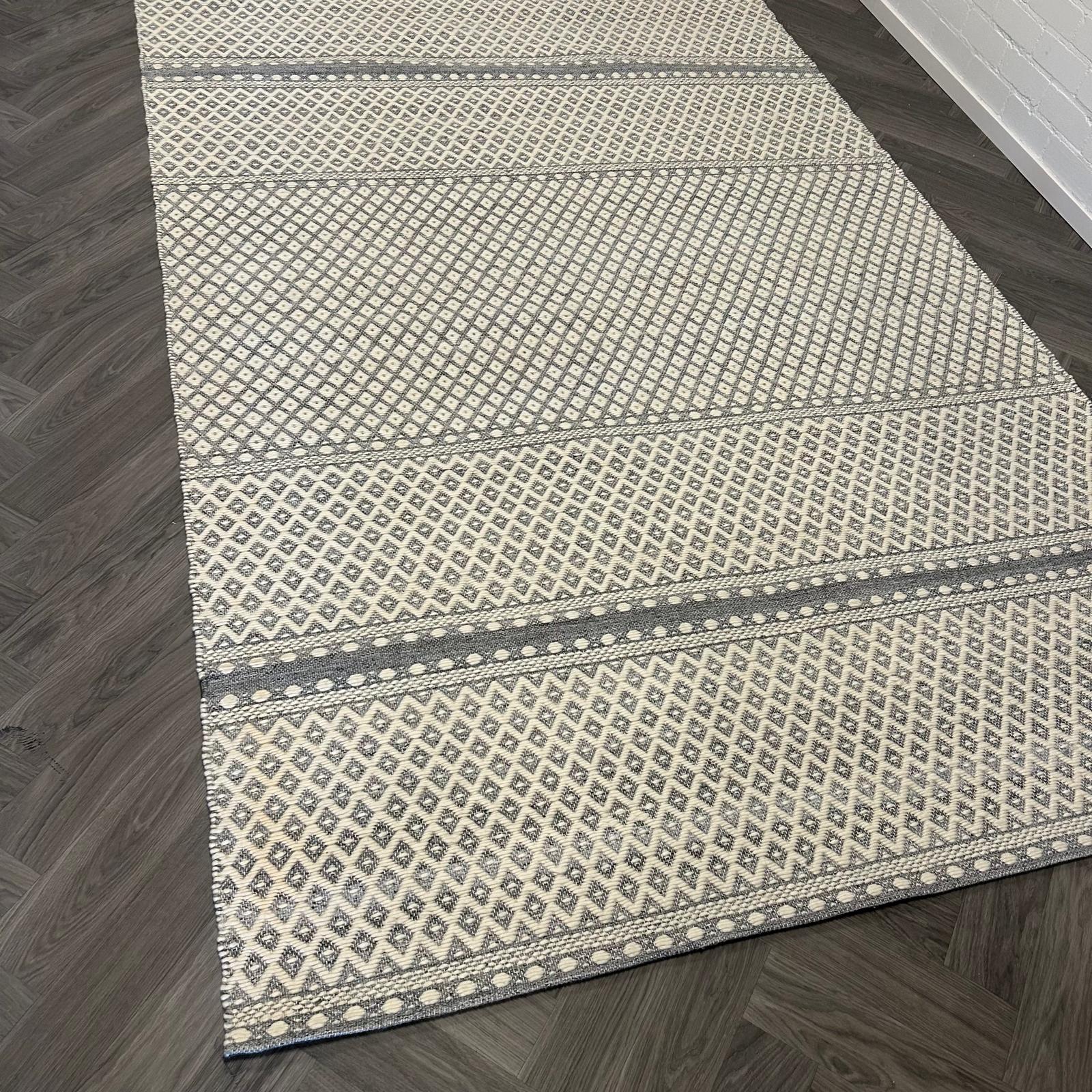 Brinker Saint Ivory Vloerkleed - 200x300cm - QF Living