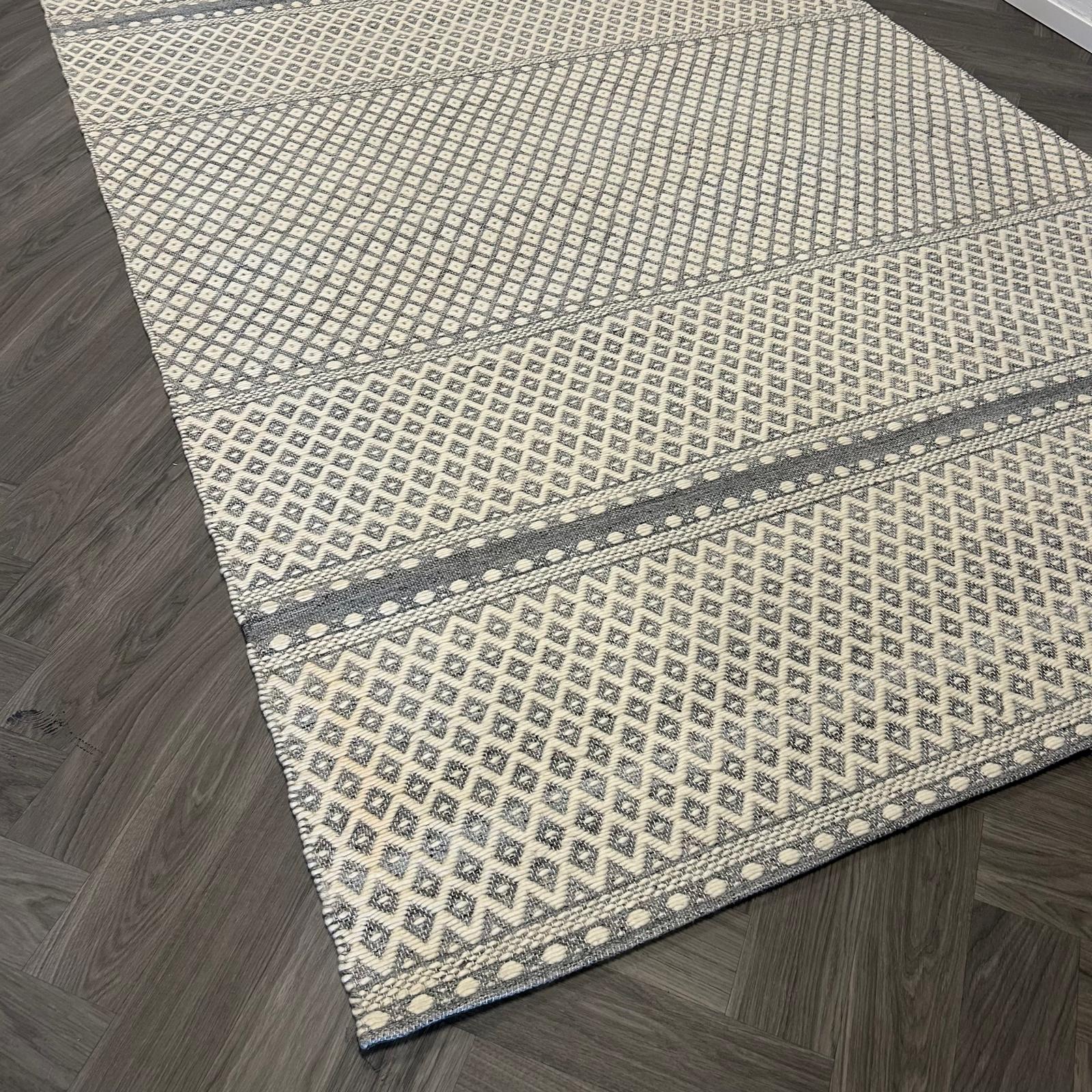 Brinker Saint Ivory Vloerkleed - 240x340cm - QF Living
