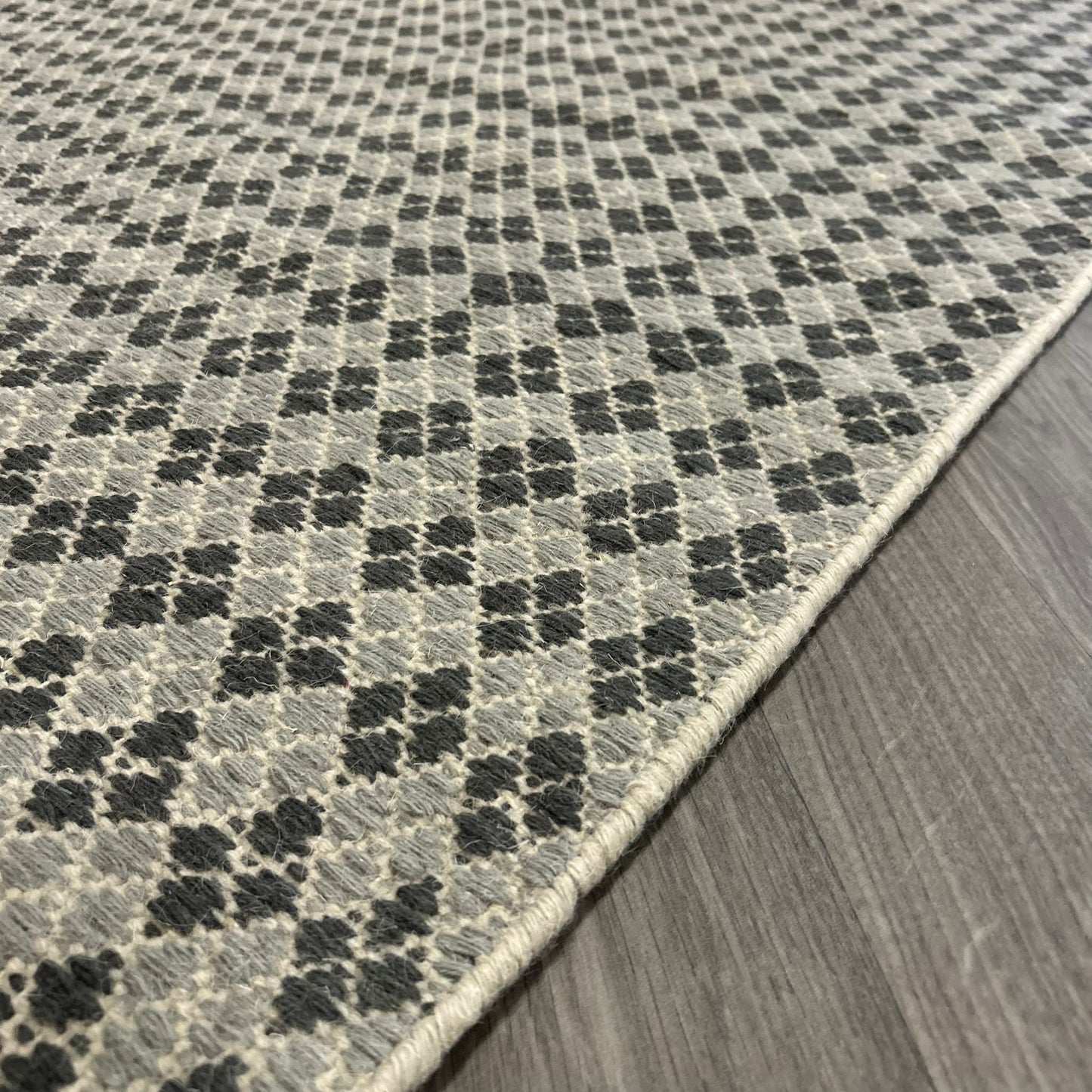 Leolux Pode Mackay Liath Vloerkleed - 200x300cm - QF Living