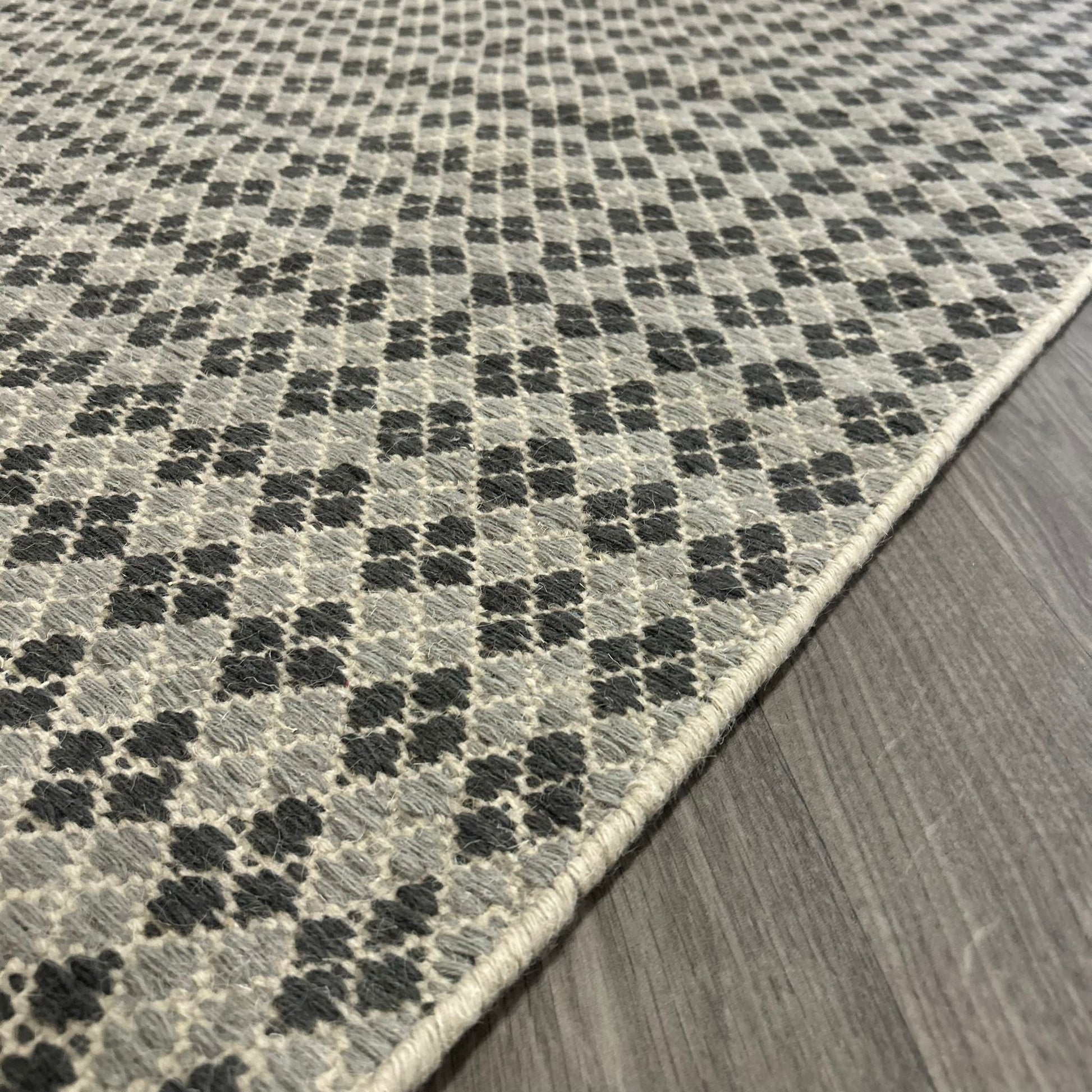 Leolux Pode Mackay Liath Vloerkleed - 200x300cm - QF Living